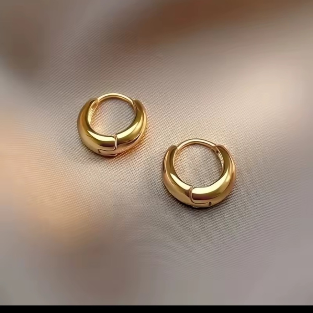 18k Gold Hoop Earrings 1/2” - Picture 2 of 4